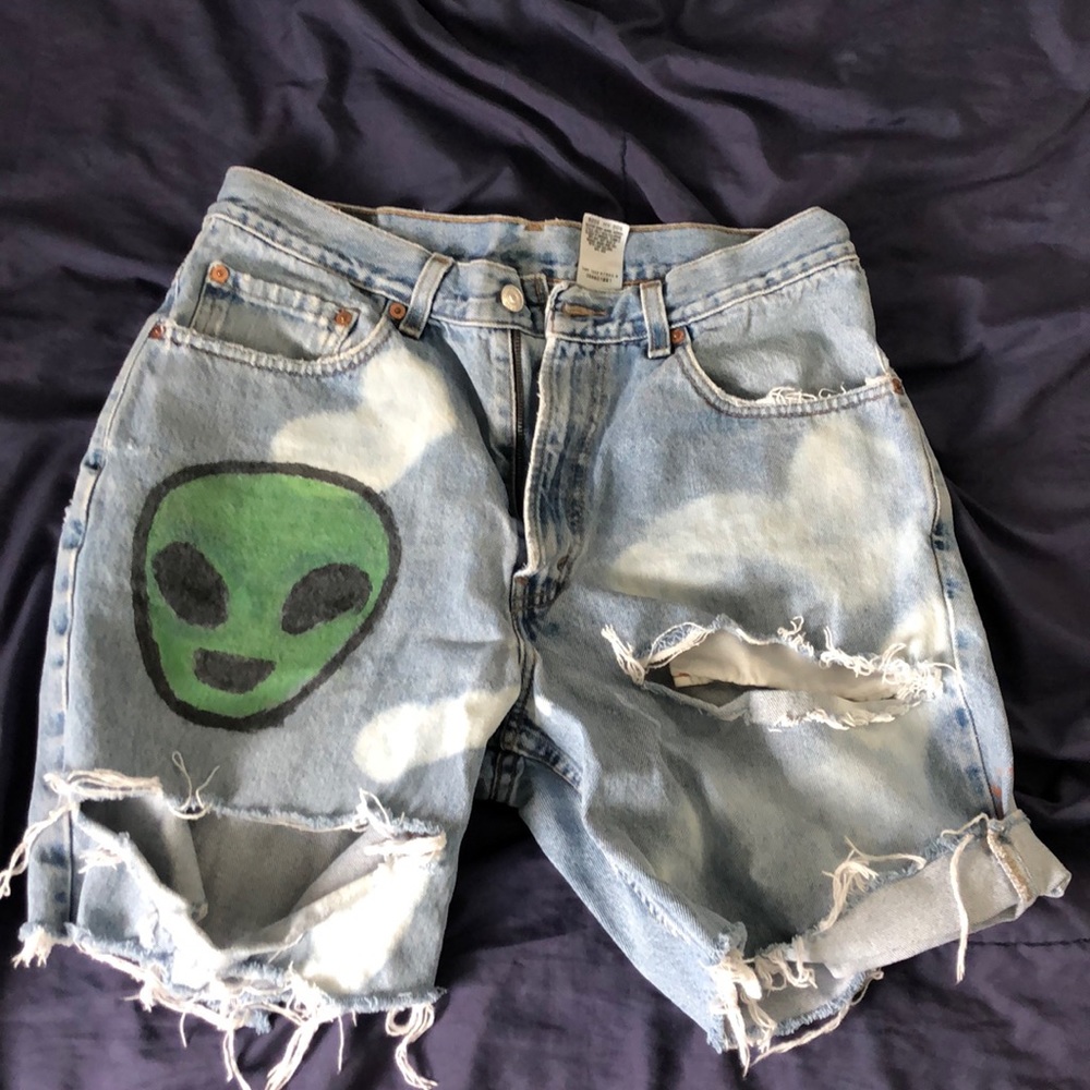 customized alien cut off Levi Strauss jeans